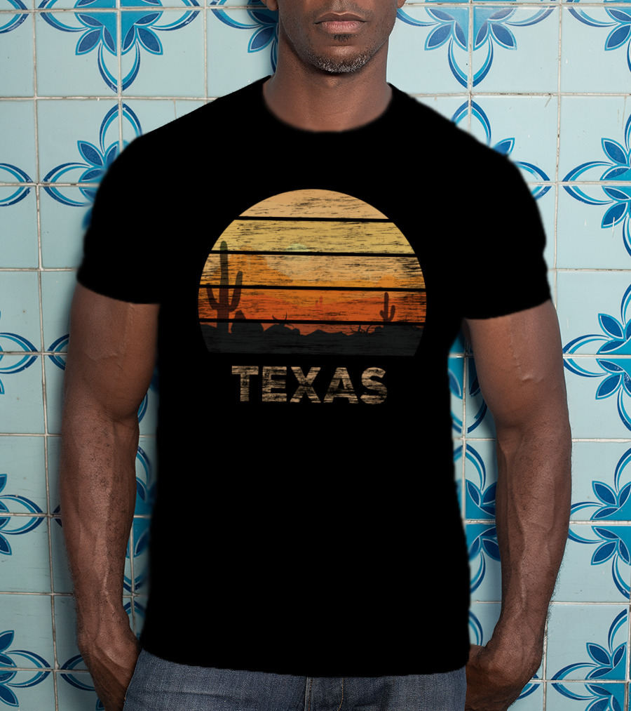 Texas 1980s Vintage Style Desert Sunset Cactus Scene T-Shirt