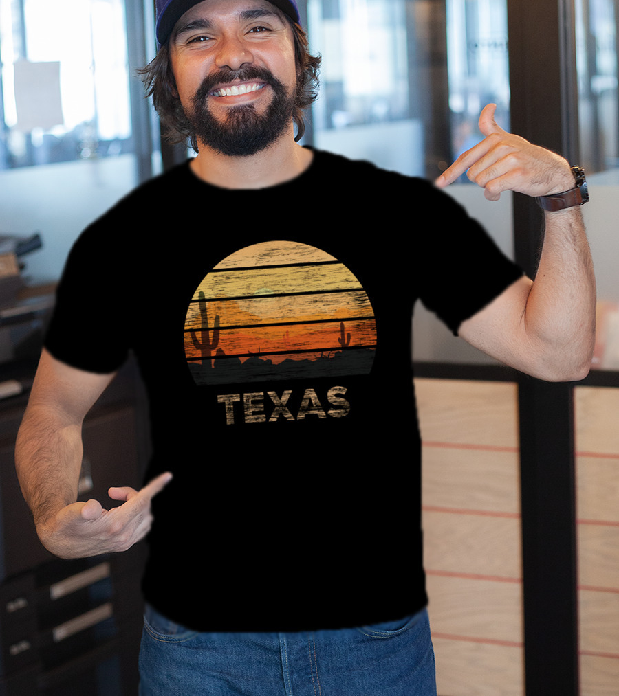 Texas 1980s Vintage Style Desert Sunset Cactus Scene T-Shirt