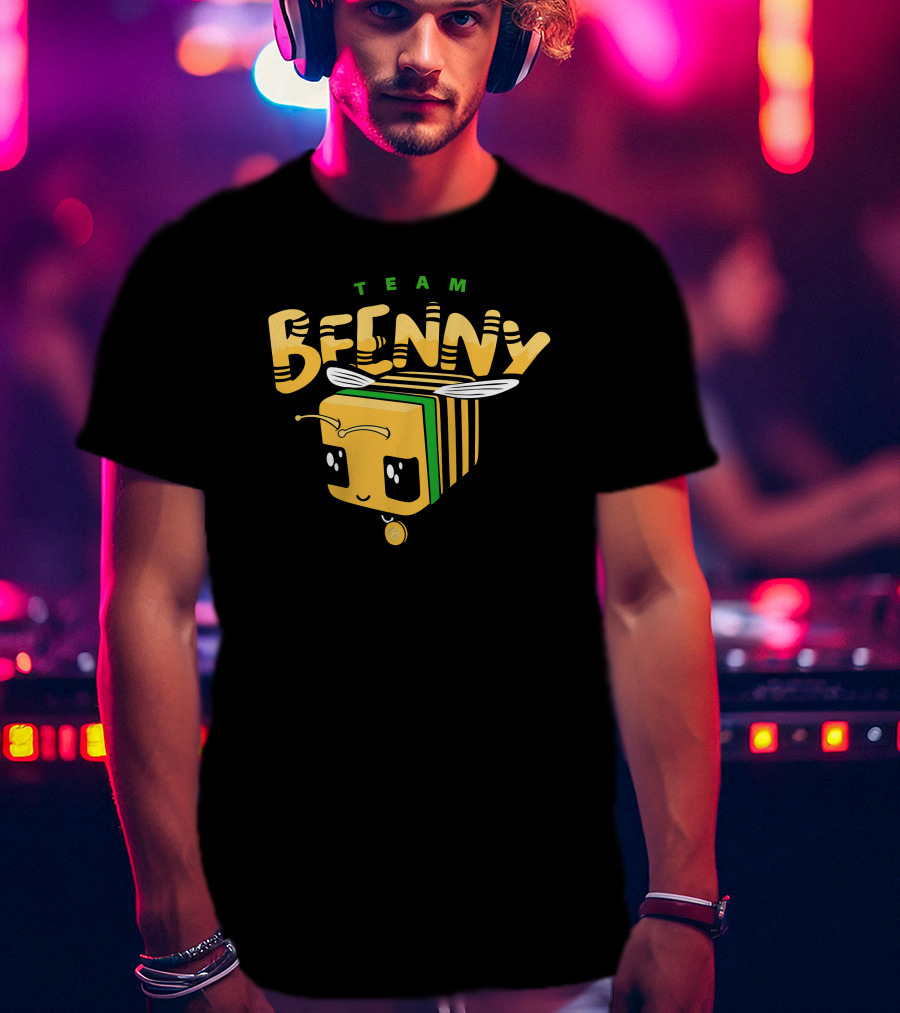 TEAM BEENNY Cute Bumblebee Cube Character T-Shirt
