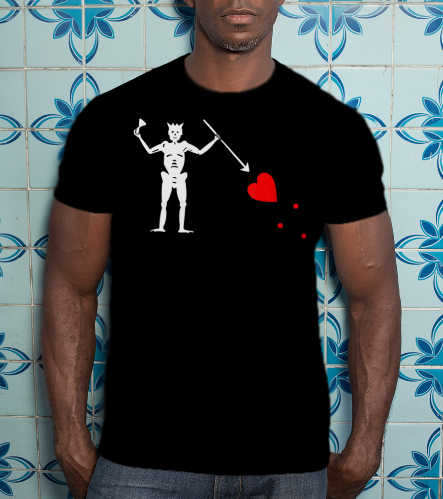 Skeleton With Spear And Heart On Blackbeard's Jolly Roger Pirate Flag T-Shirt