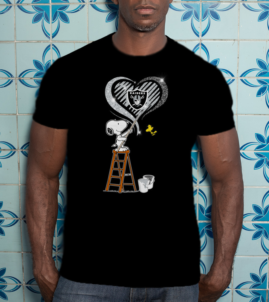 Snoopy Painting Heart Raiders 23 Oakland Raiders Football Nfl Peanuts Woodstock T-Shirt