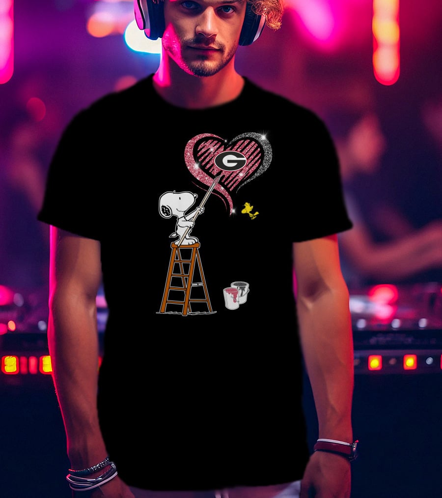Snoopy Painting Georgia Bulldogs Heart With Woodstock On Ladder T-Shirt
