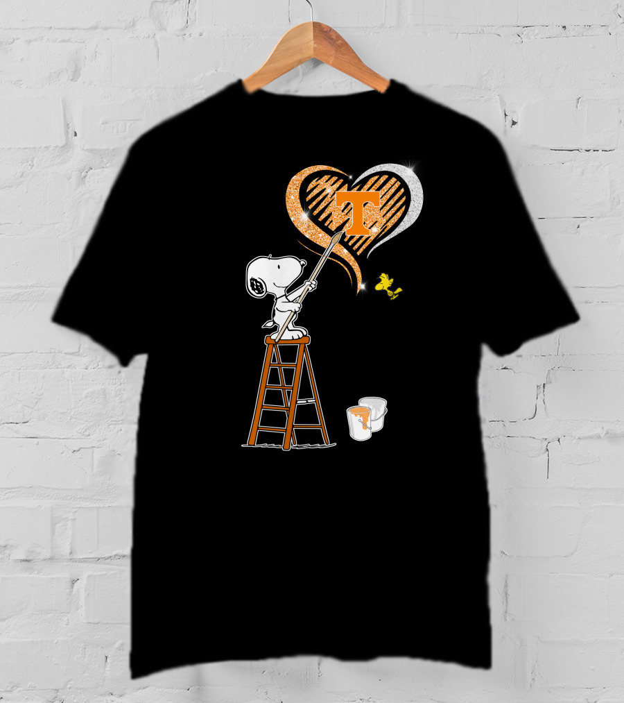 Snoopy Painting Tennessee Volunteers Heart With Woodstock T-Shirt