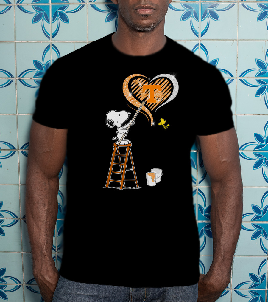 Snoopy Painting Tennessee Volunteers Heart With Woodstock T-Shirt