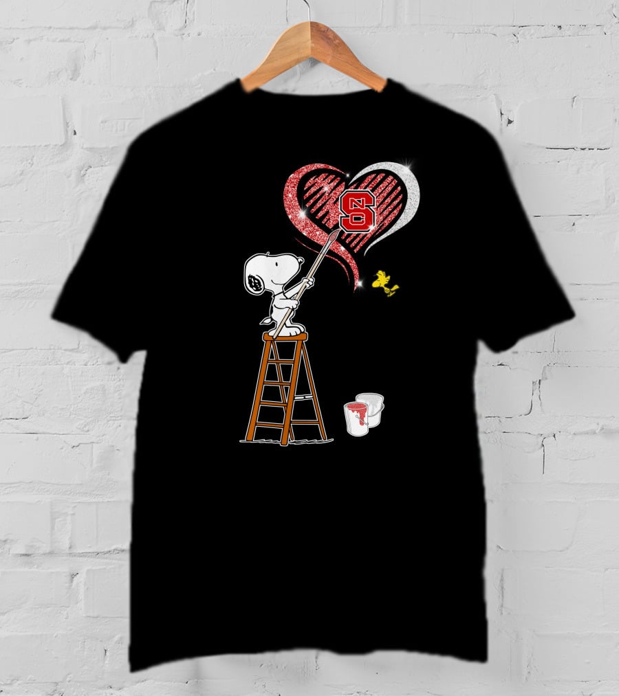Snoopy North Carolina State Wolfpack Heart Painting Peanuts Woodstock T-Shirt