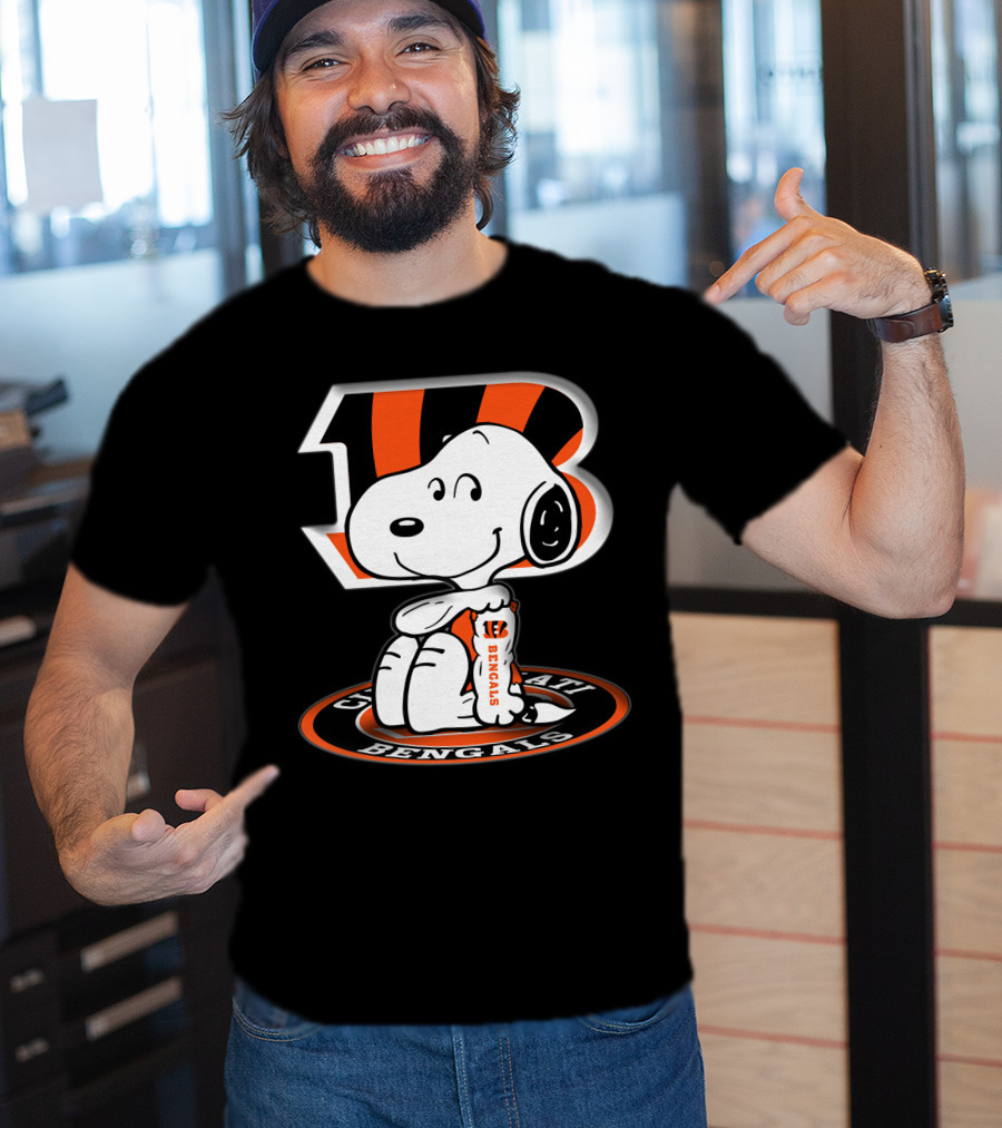 Bengals Snoopy Cincinnati Stripes B T-Shirt