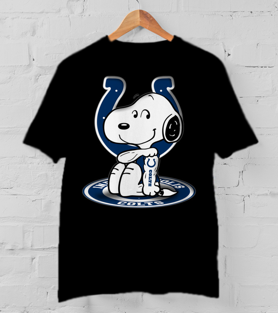 Snoopy Hugging Indianapolis Colts Horseshoe T-Shirt