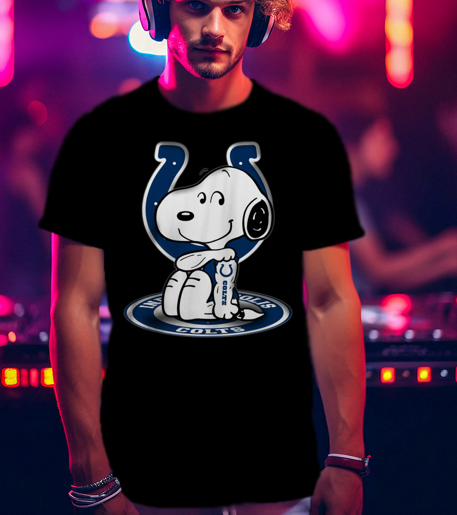 Snoopy Hugging Indianapolis Colts Horseshoe T-Shirt