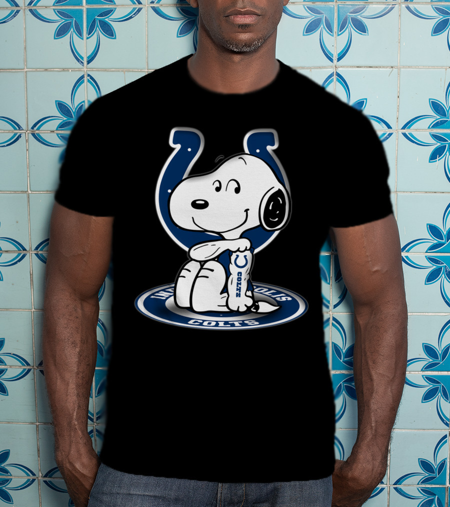 Snoopy Hugging Indianapolis Colts Horseshoe T-Shirt