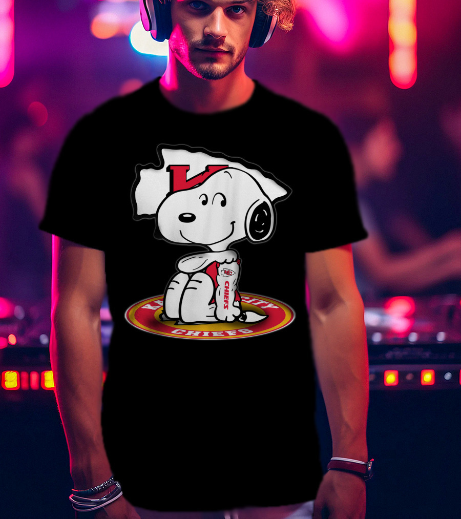 Kansas City Chiefs Snoopy Peanuts Nfl Fan Gear T-Shirt