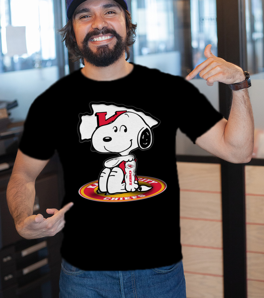 Kansas City Chiefs Snoopy Peanuts Nfl Fan Gear T-Shirt