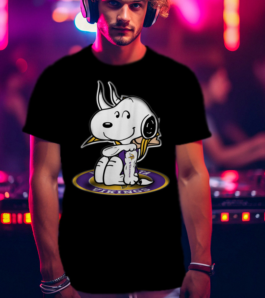 Minnesota Vikings Snoopy Peanuts Cuddly Football Fan T-Shirt