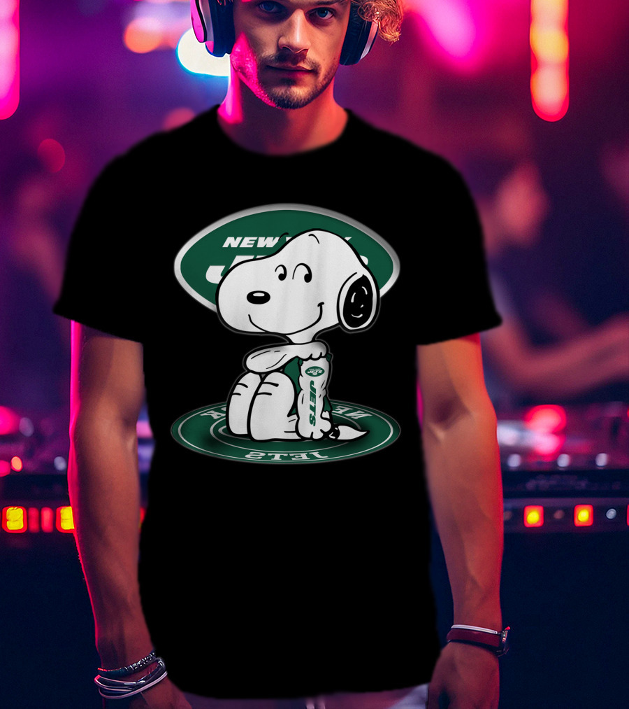 Snoopy New York Jets Football Fan Sitting Pose T-Shirt