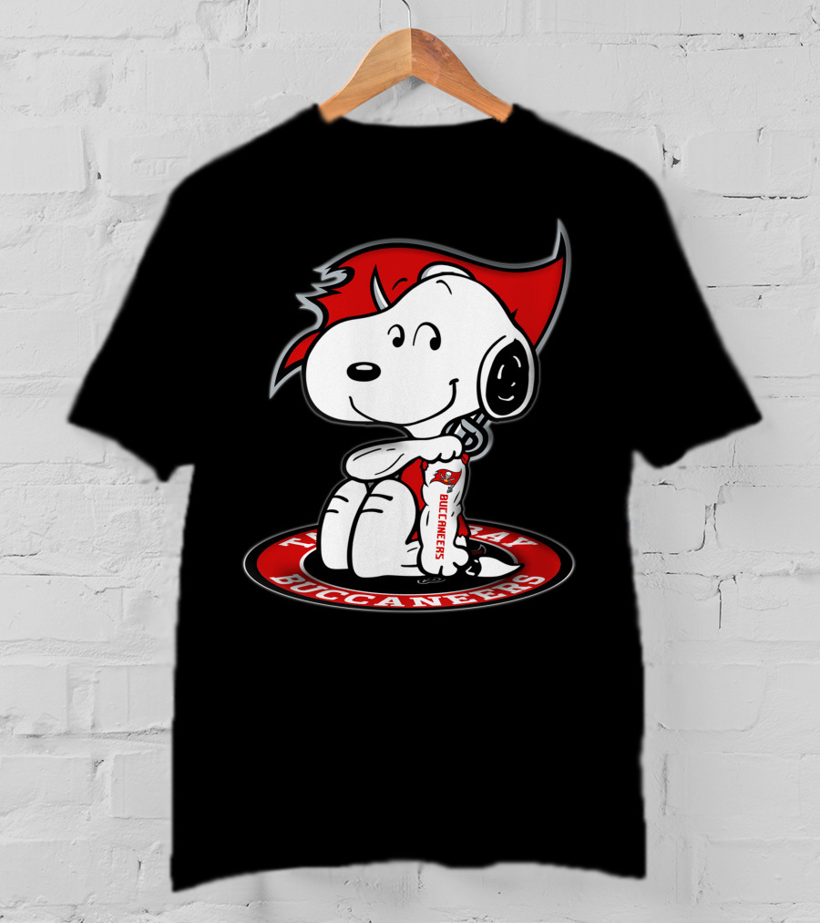 Tampa Bay Buccaneers Snoopy Fan T-Shirt