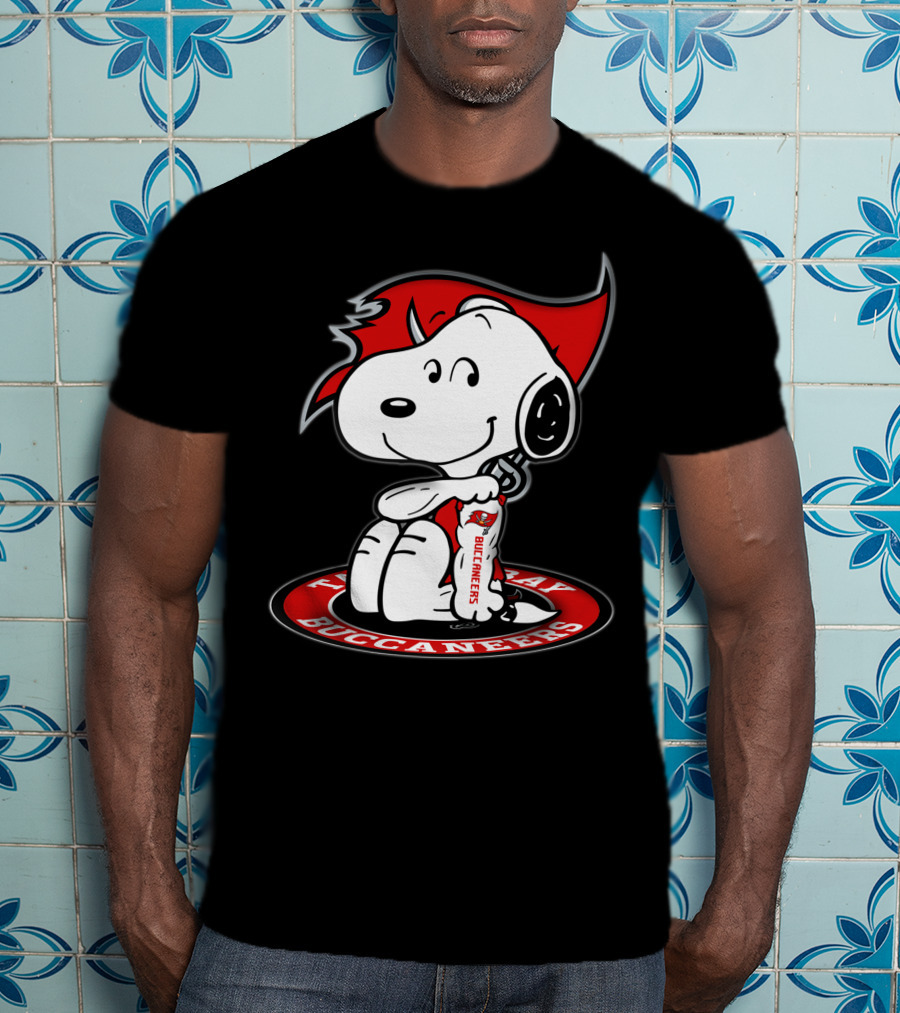 Tampa Bay Buccaneers Snoopy Fan T-Shirt