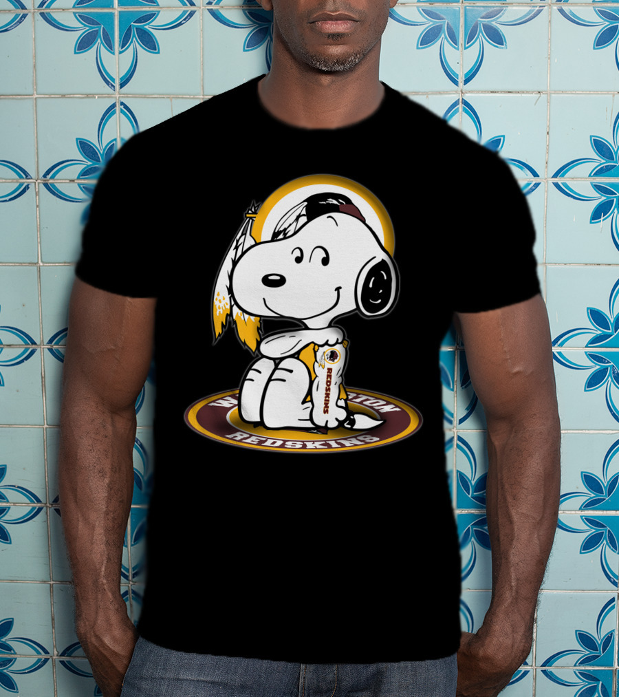Snoopy Hugging Football Trophy Washington Redskins Sports T-Shirt