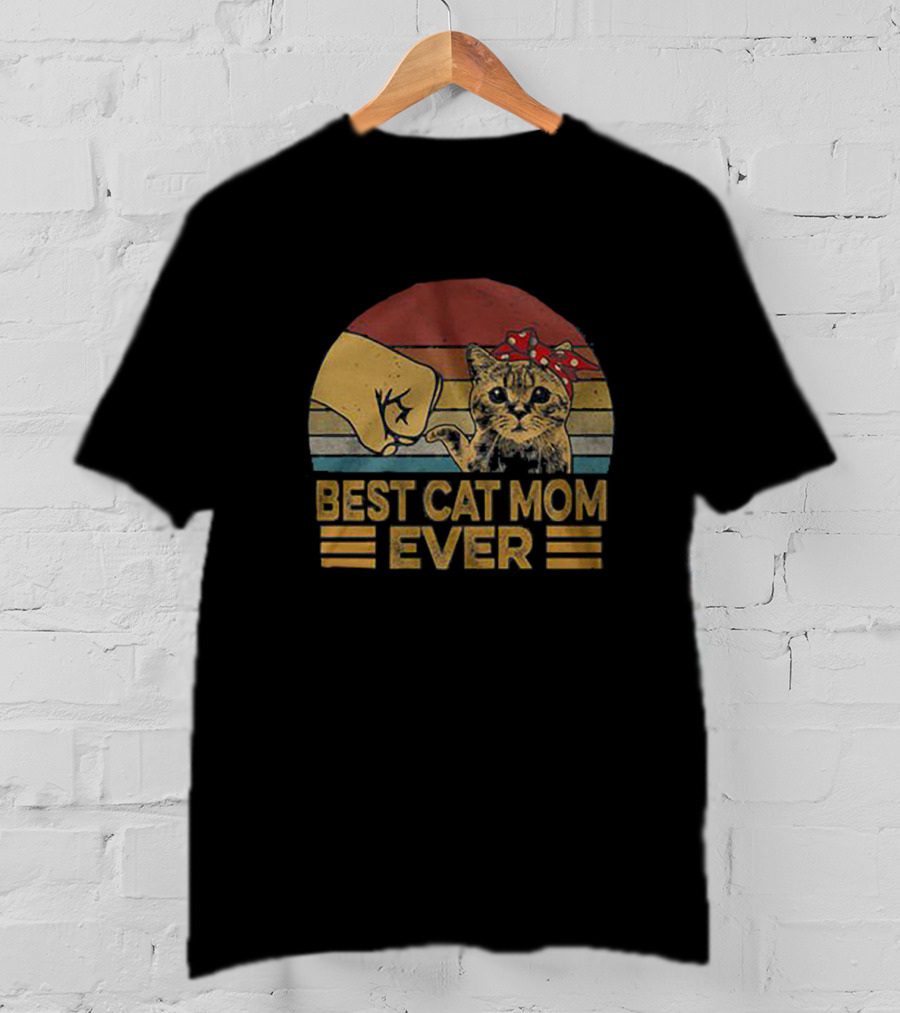 Best Cat Mom Ever Fist Bump Vintage Retro Style Shan Cat T-Shirt