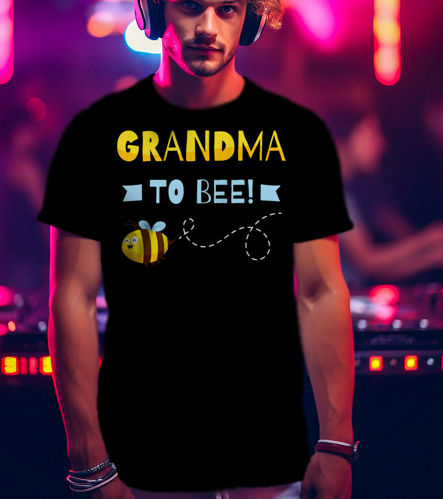 GRANDMA TO BEE Pregnancy Announcement With Bumblebee T-Shirt