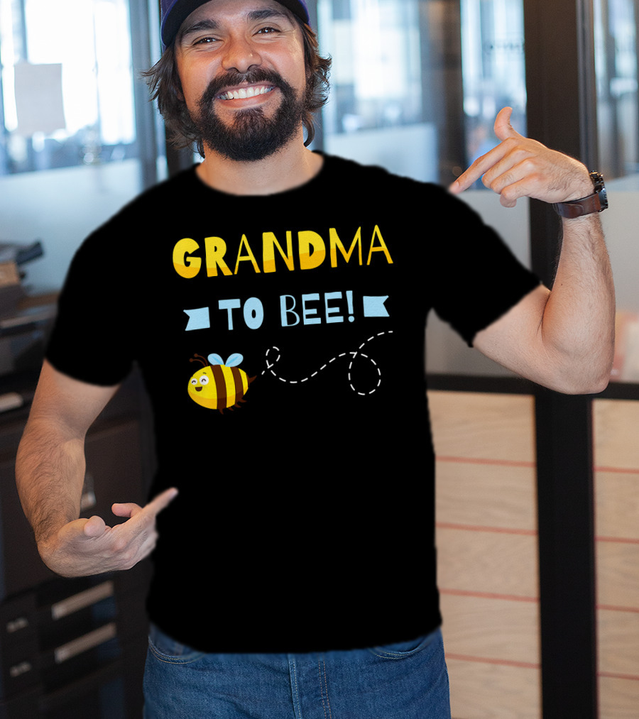 GRANDMA TO BEE Pregnancy Announcement With Bumblebee T-Shirt
