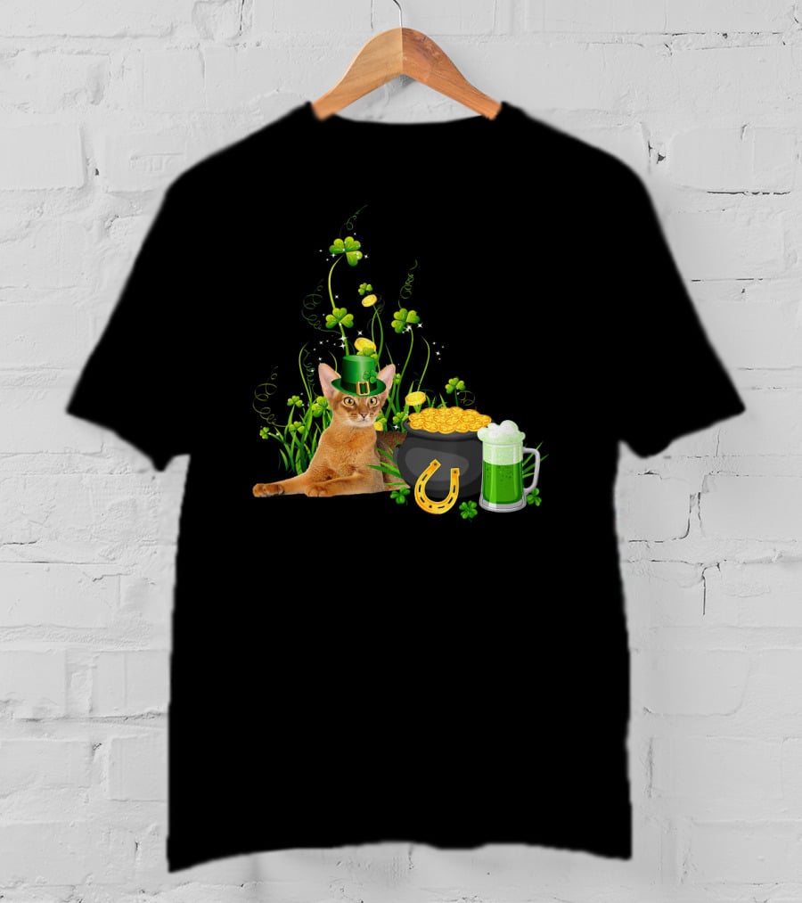 Abyssinian Cat St Patrick's Day Leprechaun Hat Shamrocks Pot Of Gold Green Beer T-Shirt