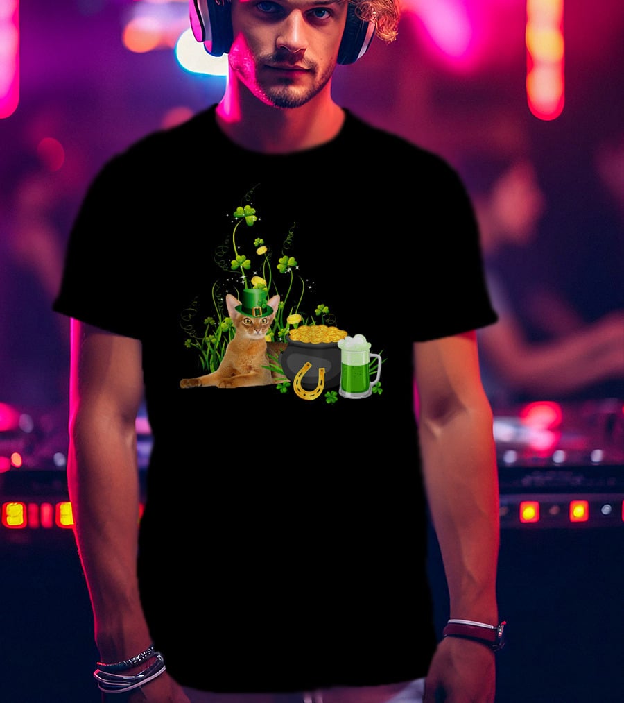 Abyssinian Cat St Patrick's Day Leprechaun Hat Shamrocks Pot Of Gold Green Beer T-Shirt