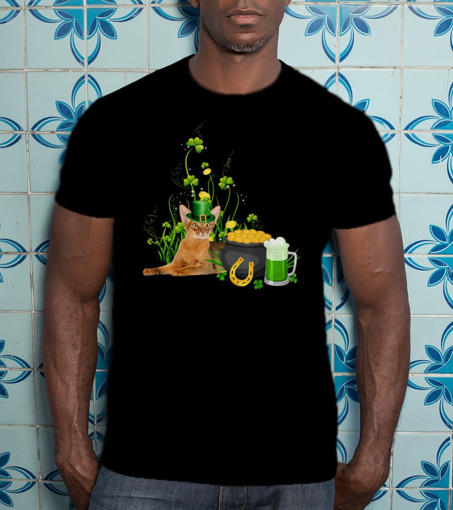Abyssinian Cat St Patrick's Day Leprechaun Hat Shamrocks Pot Of Gold Green Beer T-Shirt