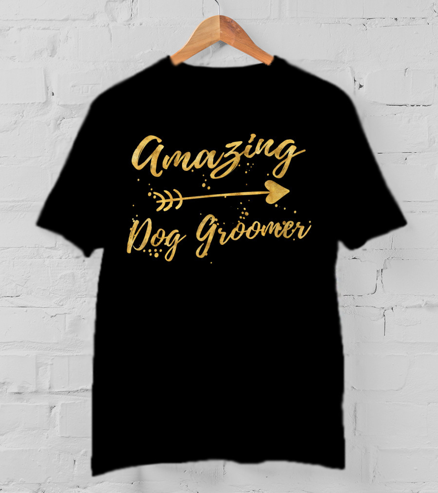 Amazing Dog Groomer Arrow Text T-Shirt
