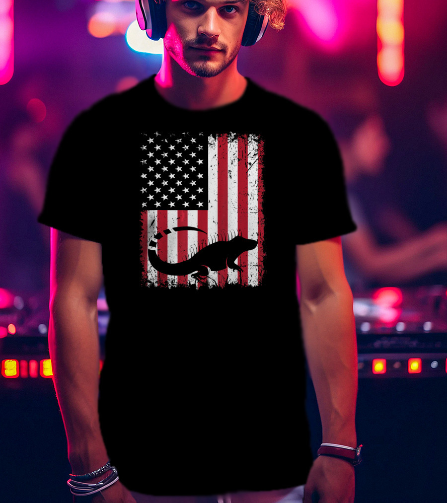 American Flag Iguana Silhouette On Distressed Stars And Stripes Background T-Shirt