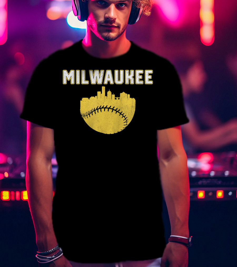 Milwaukee Wisconsin Cityscape Vintage Baseball Skyline T-Shirt