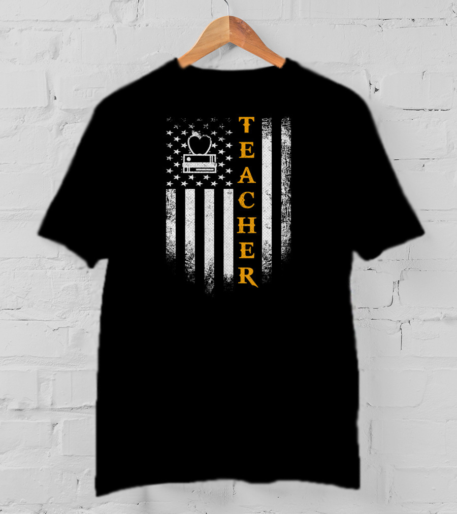Vintage American Flag Teacher Chalkboard Icon USA Patriot T-Shirt