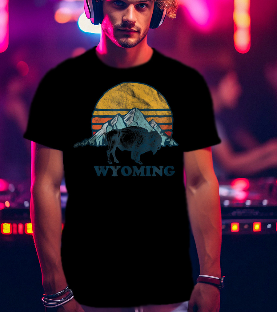 Vintage Wyoming Sunset Buffalo And Mountains T-Shirt
