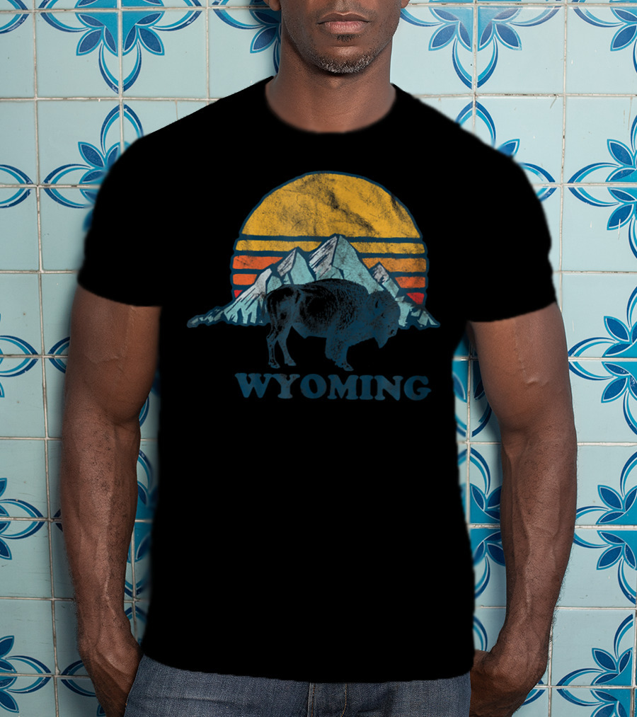 Vintage Wyoming Sunset Buffalo And Mountains T-Shirt