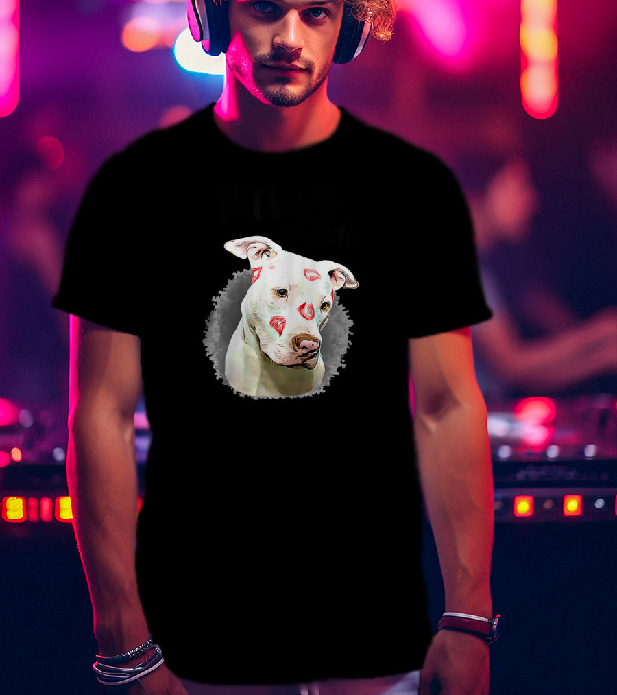 Pitbull Mom With Cute Lipstick Kiss Marks T-Shirt