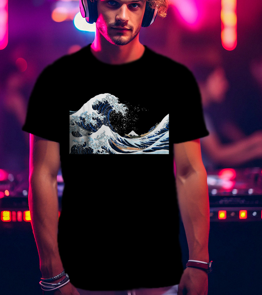 The Great Wave Off Kanagawa Hokusai Japan Iconic T-Shirt