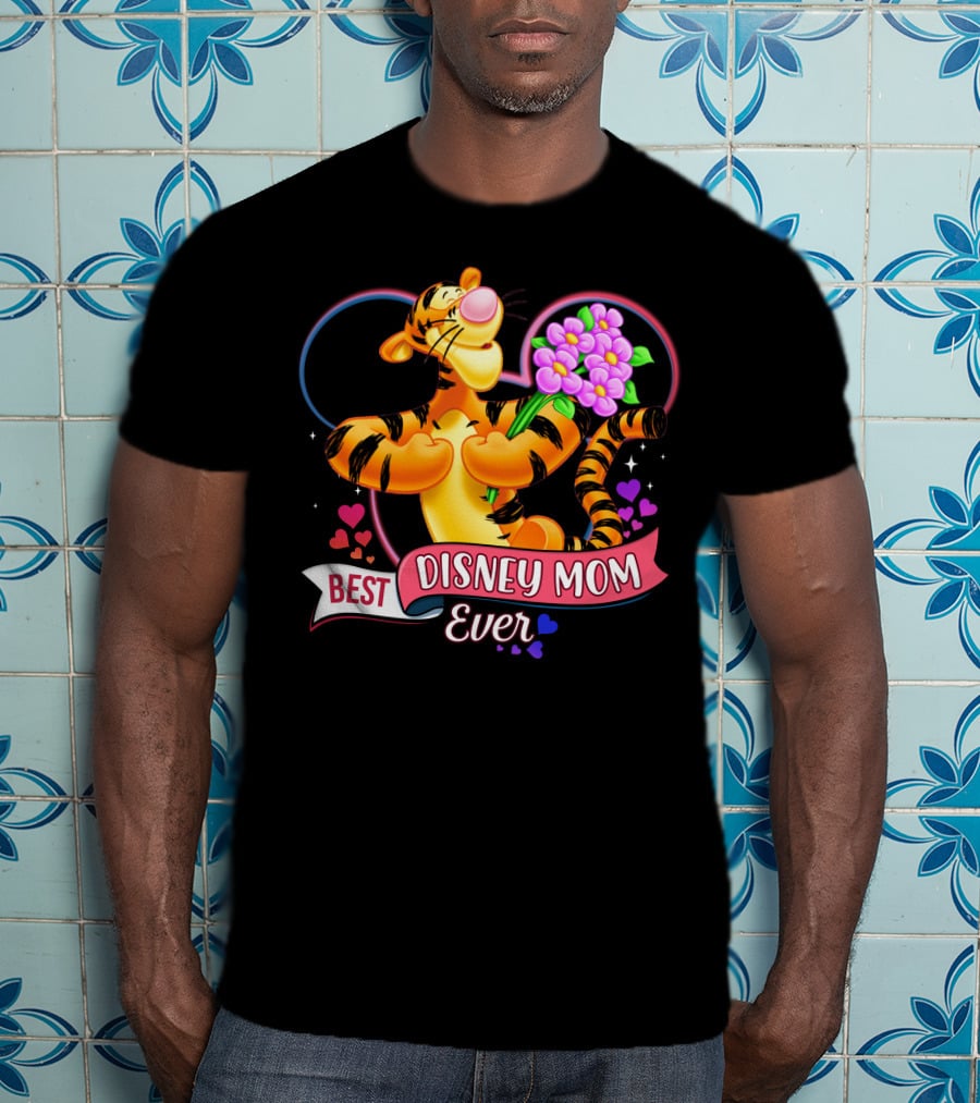 Best Disney Mom Ever Tigger Holding Flowers With Hearts And Stars T-Shirt
