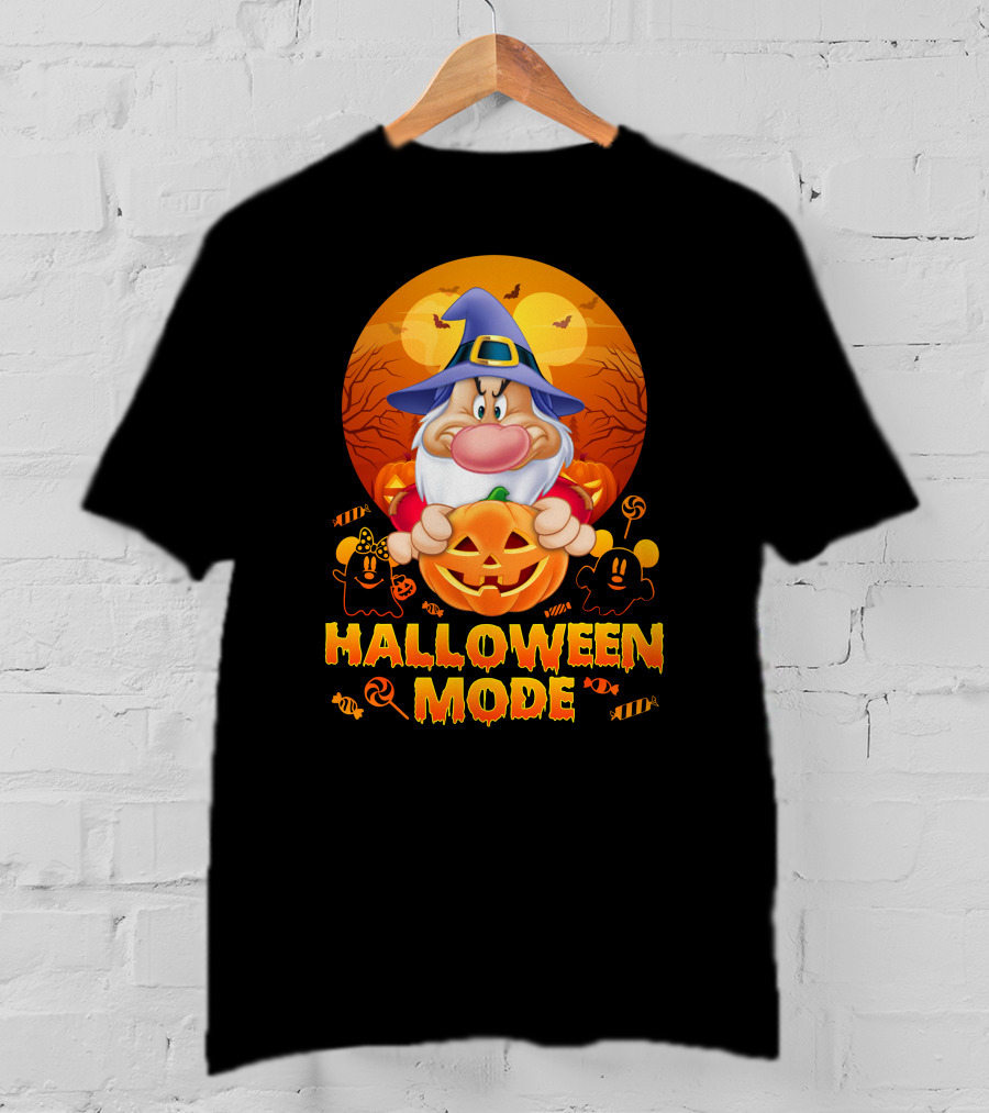 Grumpy Halloween Mode Wizard With Jack-O'-Lantern T-Shirt