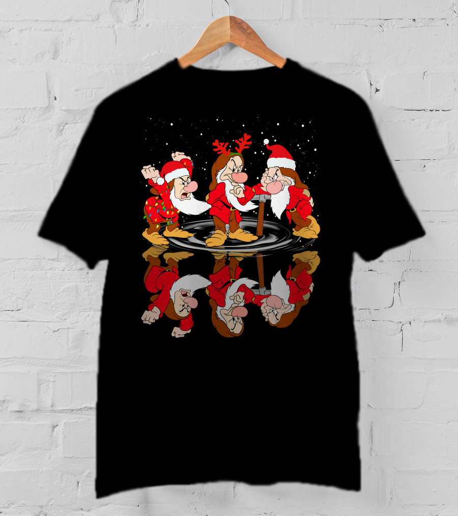 Grumpy Santa Claus Reflection With Seven Dwarfs Christmas Theme T-Shirt