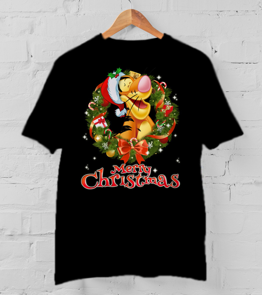 Tigger Merry Christmas Wreath Santa Hat T-Shirt