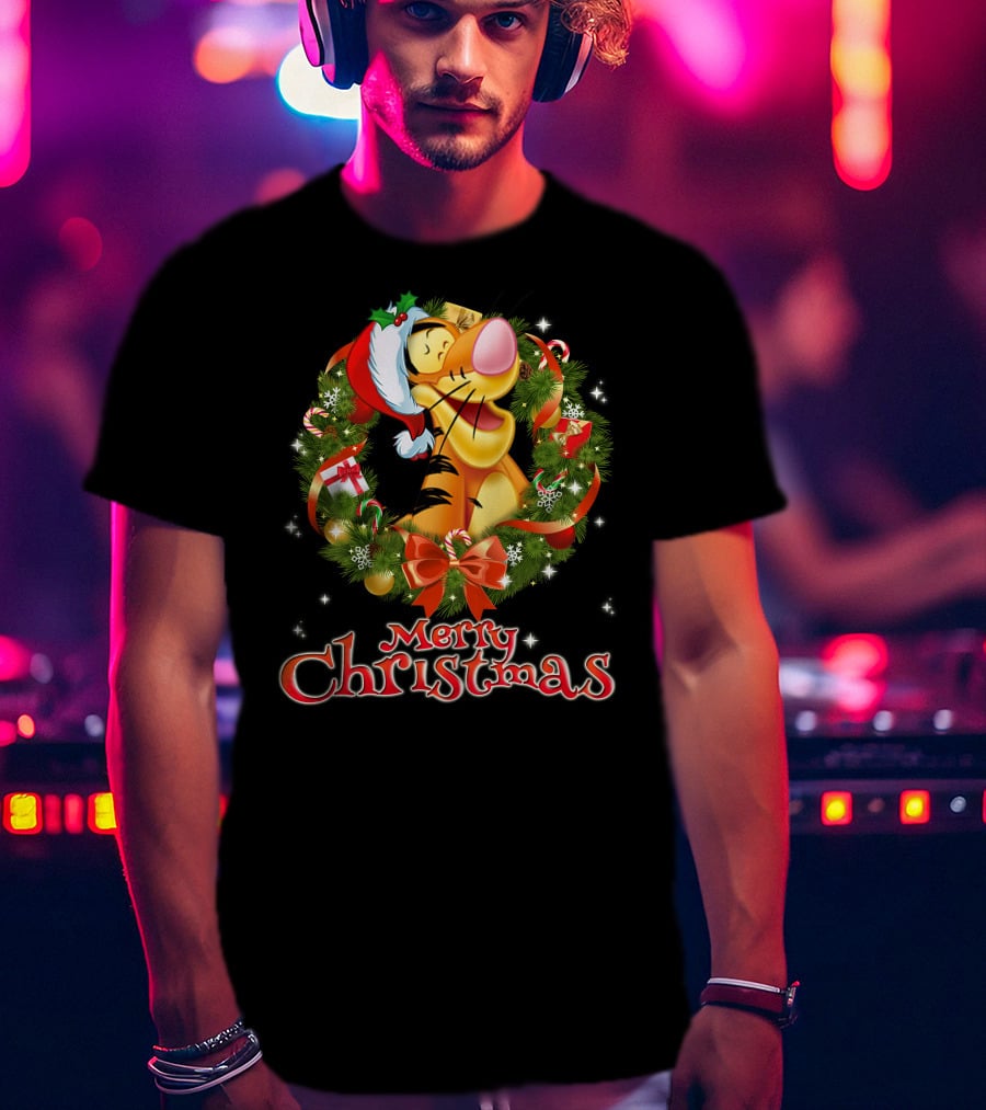 Tigger Merry Christmas Wreath Santa Hat T-Shirt