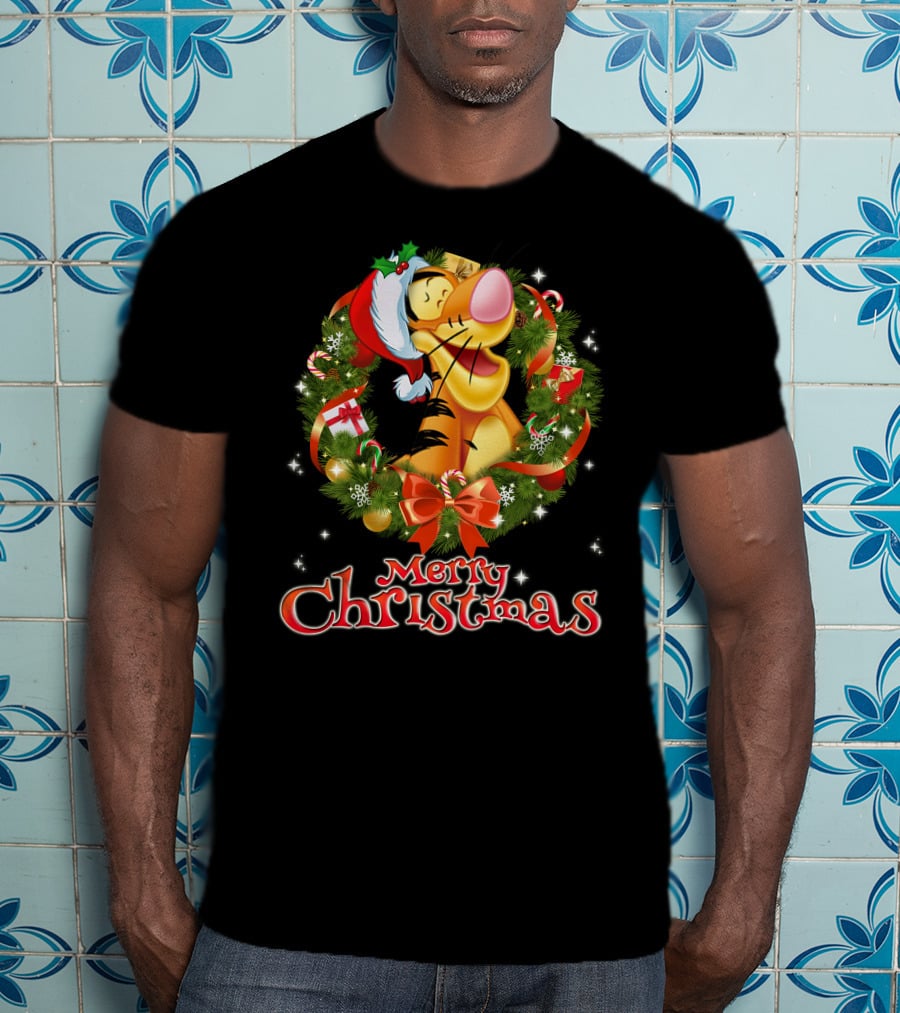 Tigger Merry Christmas Wreath Santa Hat T-Shirt