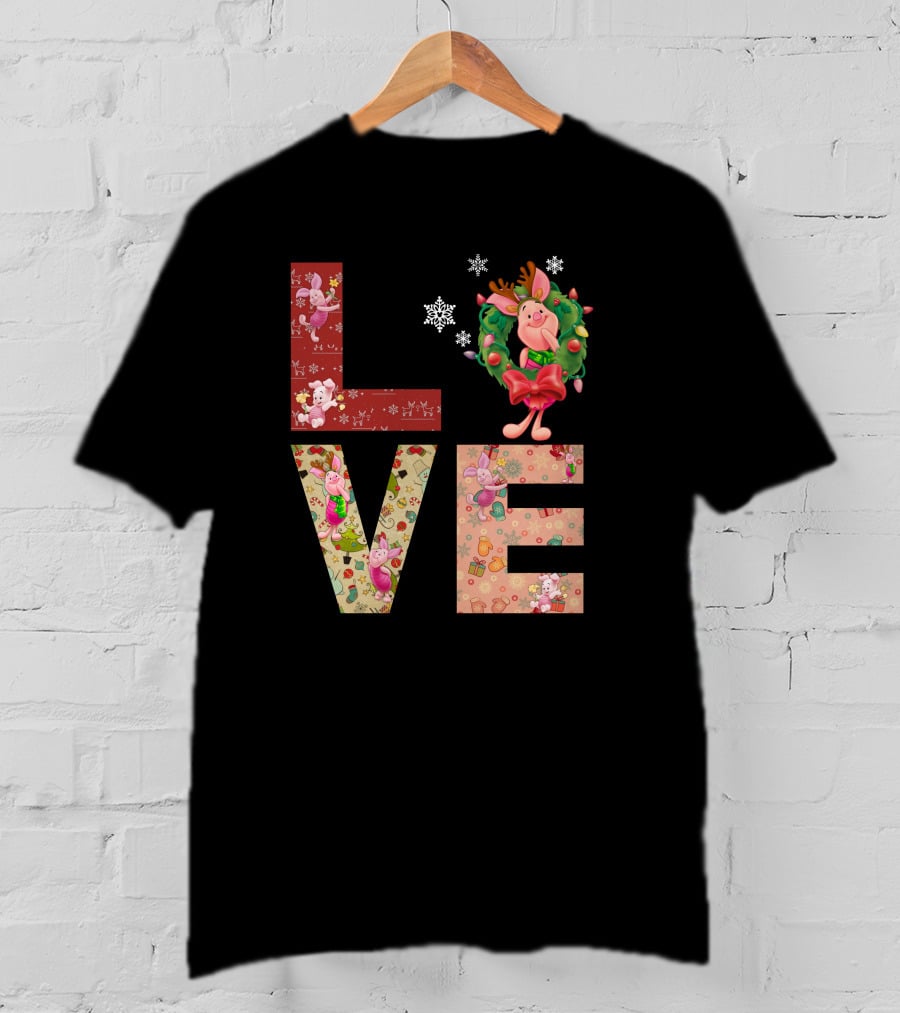 Love Christmas Piglet Reindeer Wreath Fun Snowflakes T-Shirt