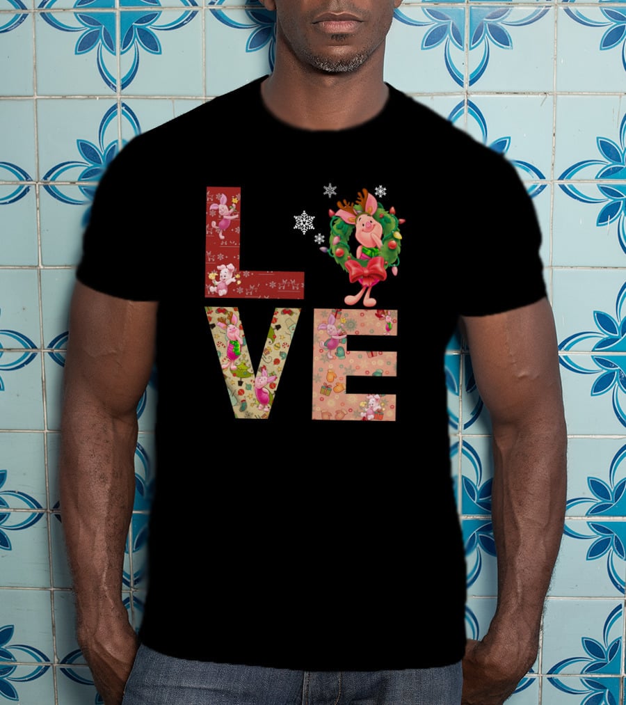 Love Christmas Piglet Reindeer Wreath Fun Snowflakes T-Shirt