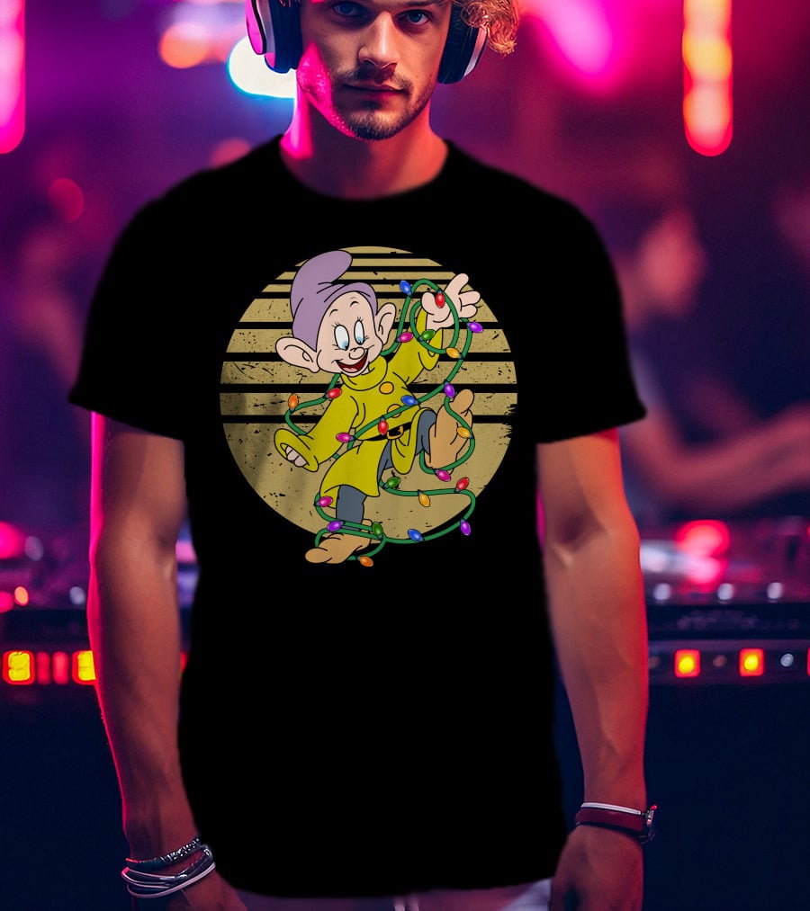 Dopey Wrapped In Christmas Lights Vintage Circle T-Shirt