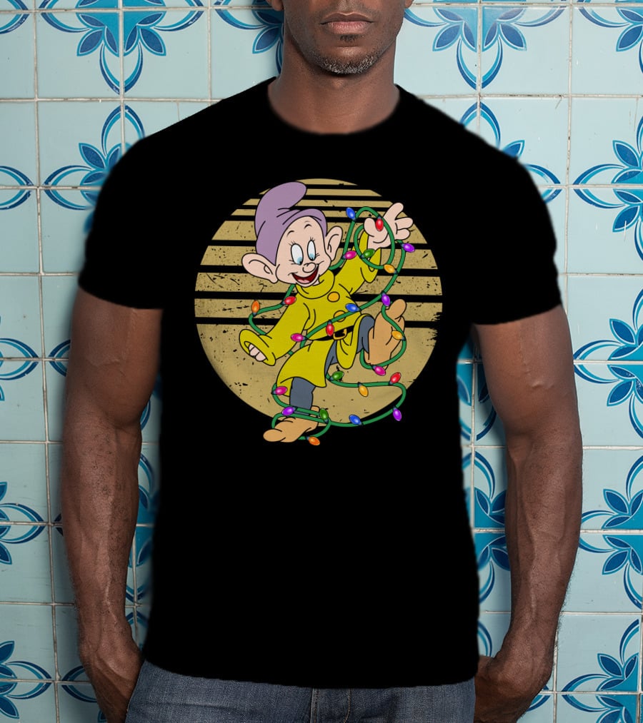 Dopey Wrapped In Christmas Lights Vintage Circle T-Shirt