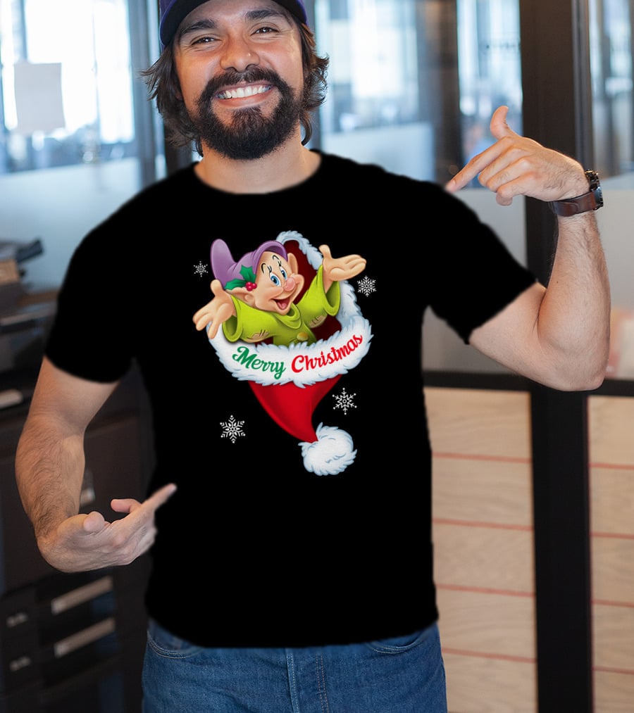 Dopey Merry Christmas Santa Hat Snowflakes T-Shirt