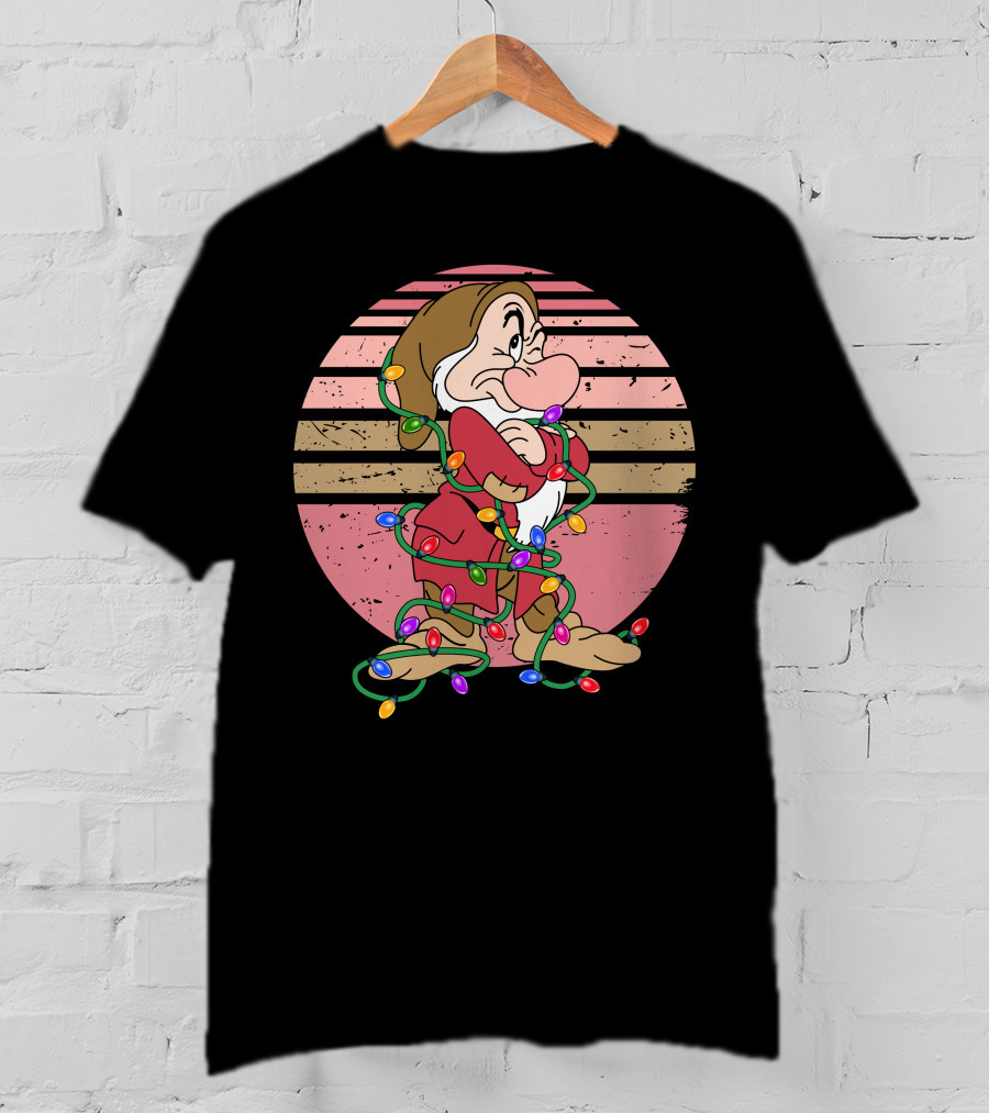 Grumpy Dwarf Wrapped In Christmas Lights Retro Sunset Style T-Shirt