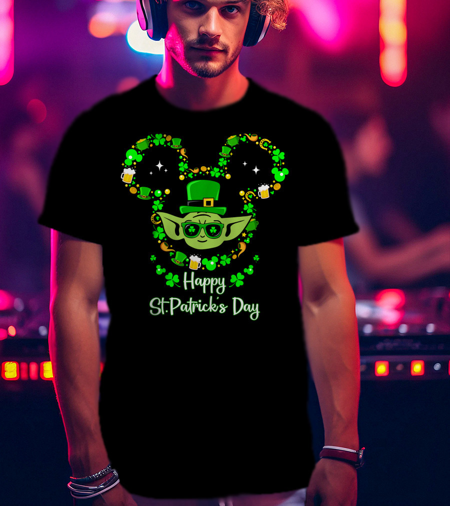 Happy St. Patrick's Day Baby Yoda With Shamrocks And Leprechaun Hat T-Shirt