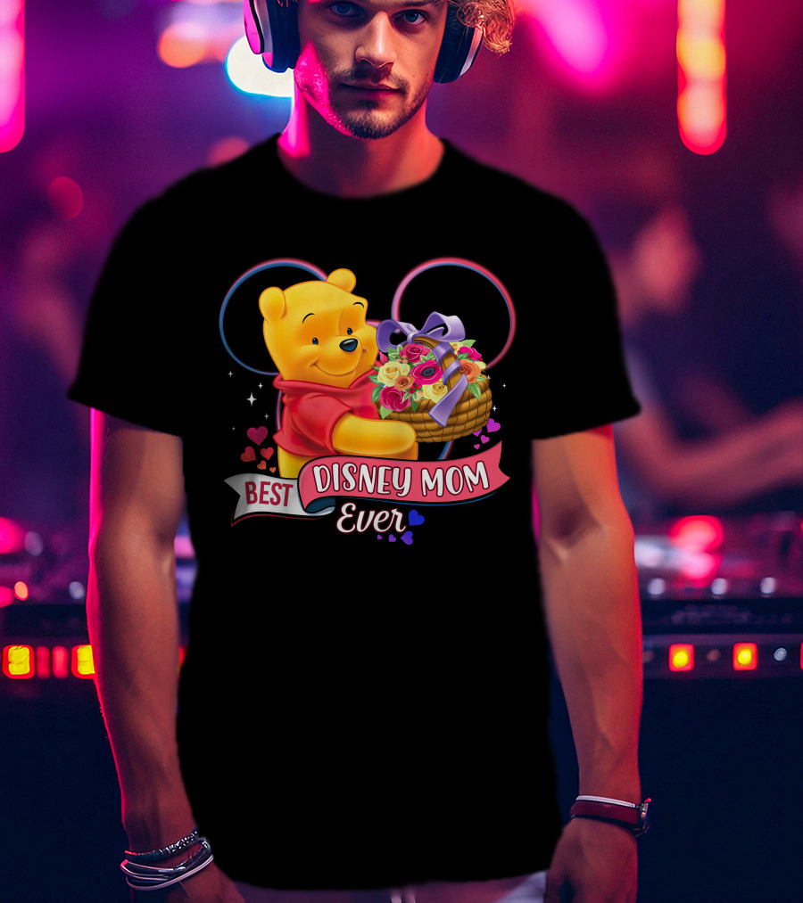 Best Disney Mom Ever Pooh Bear With Bouquet Of Flowers And Hearts T-Shirt