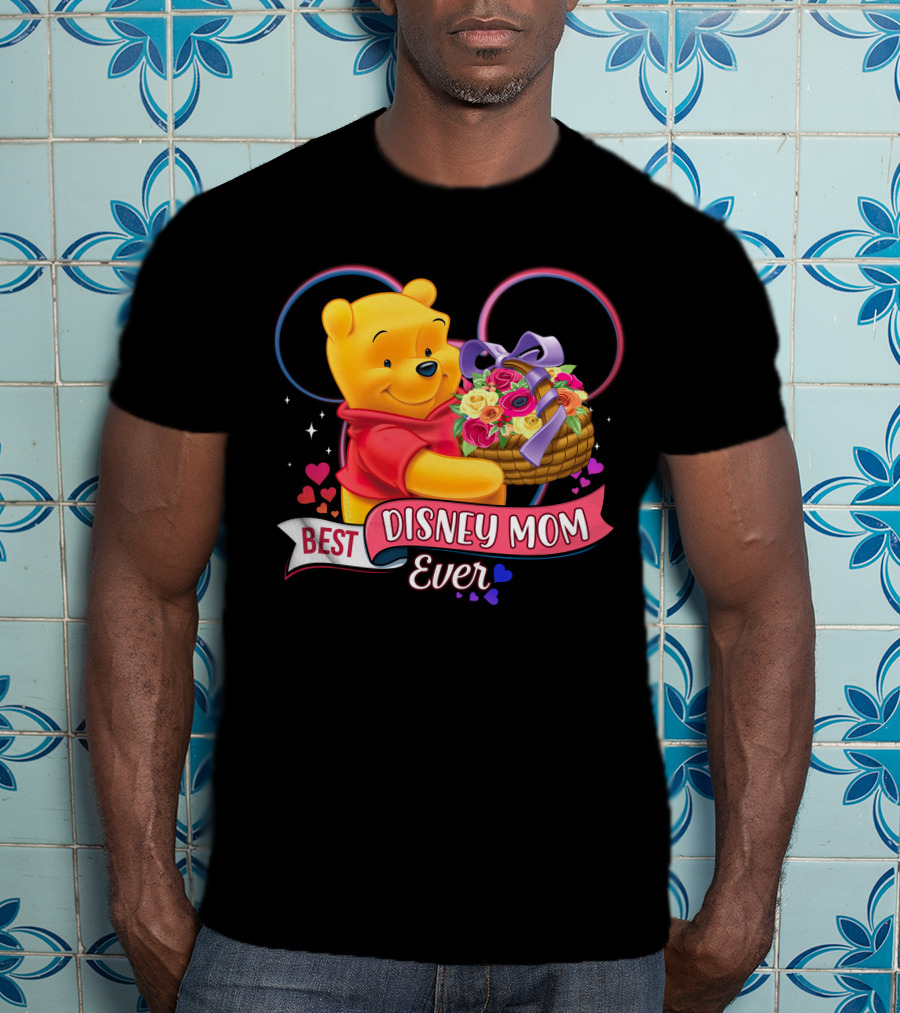 Best Disney Mom Ever Pooh Bear With Bouquet Of Flowers And Hearts T-Shirt