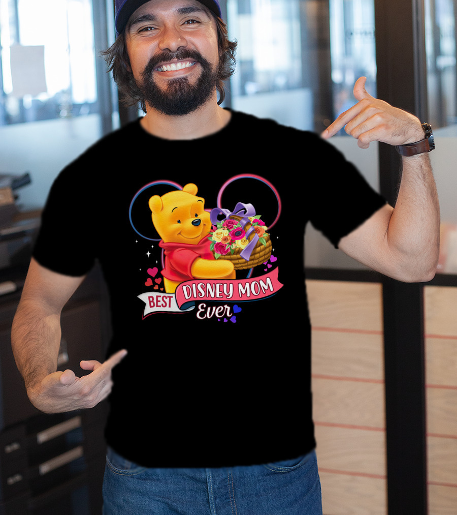 Best Disney Mom Ever Pooh Bear With Bouquet Of Flowers And Hearts T-Shirt